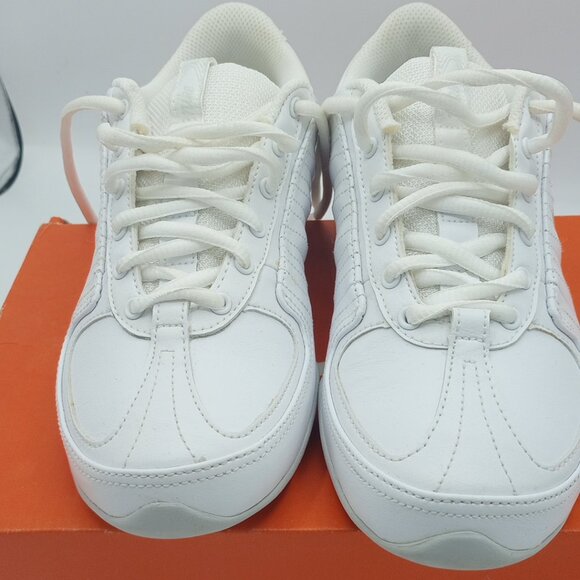 Women Girls White Grey Nike Musique Cheer Sneakers Size 5.5 Model #315757 111 - Picture 1 of 16